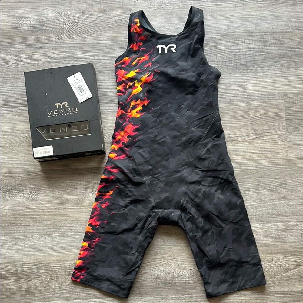 TYR Venzo Tech Suit-size 30!